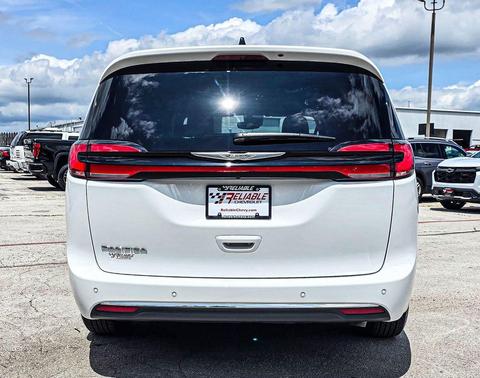 Bright White Clearcoat 2025 Chrysler Pacifica L