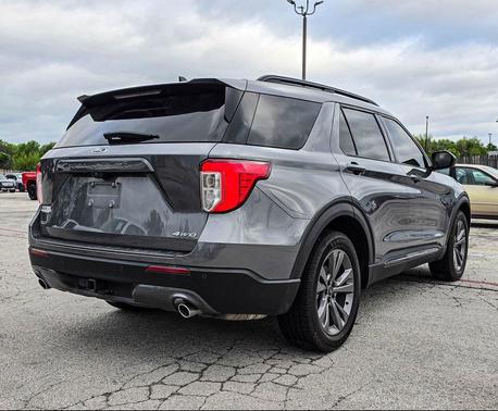 Carbonized Gray Metallic 2021 Ford Explorer XLT