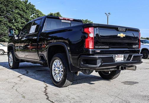 Black 2022 Chevrolet Silverado 2500 High Country