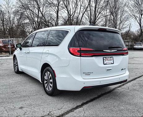 2023 Chrysler Pacifica Hybrid Touring L