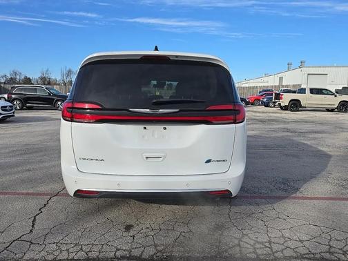 2023 Chrysler Pacifica Hybrid Touring L
