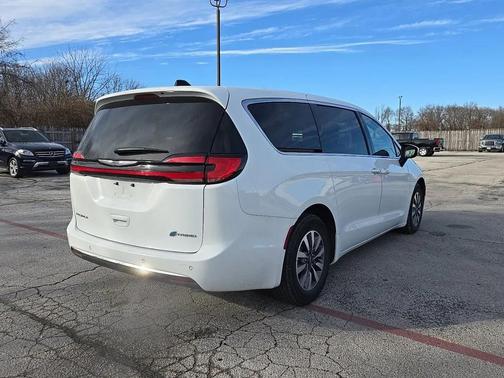 2023 Chrysler Pacifica Hybrid Touring L