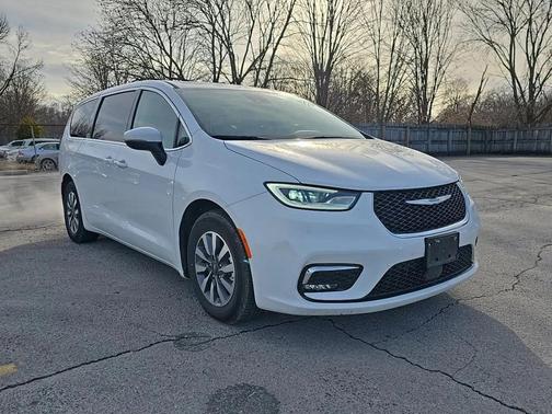 2023 Chrysler Pacifica Hybrid Touring L