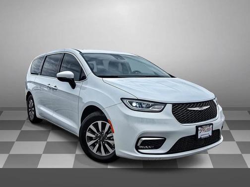 2023 Chrysler Pacifica Hybrid Touring L