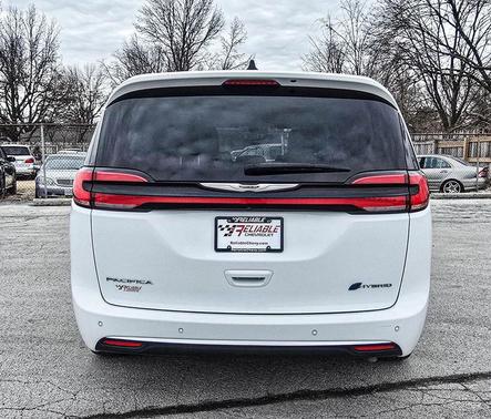 2023 Chrysler Pacifica Hybrid Touring L
