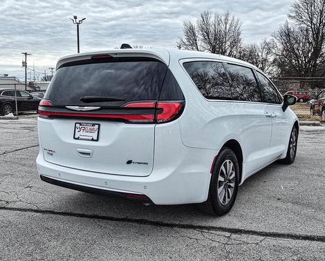 2023 Chrysler Pacifica Hybrid Touring L