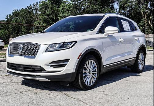 White Platinum Metallic Tri-Coat 2019 Lincoln MKC Standard