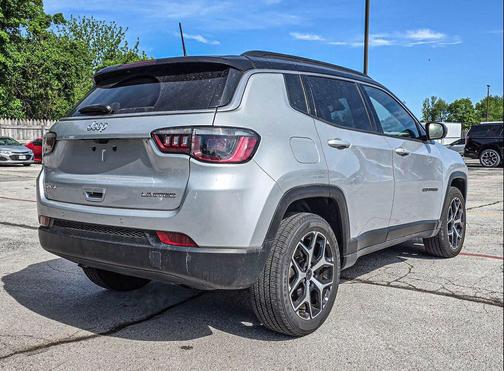 Silver Zynith Metallic Clearcoat 2025 Jeep Compass Limited