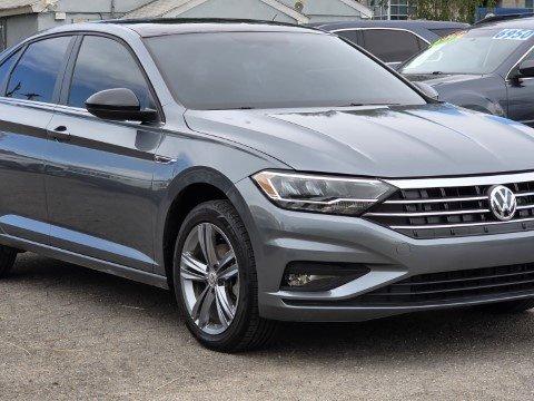 Platinum Gray Metallic 2019 Volkswagen Jetta R-Line Auto w/SULEV
