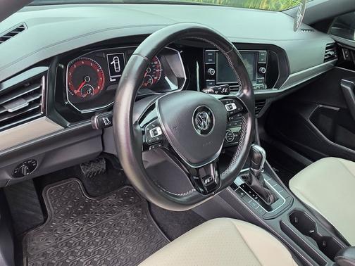 Platinum Gray Metallic 2019 Volkswagen Jetta R-Line Auto w/SULEV