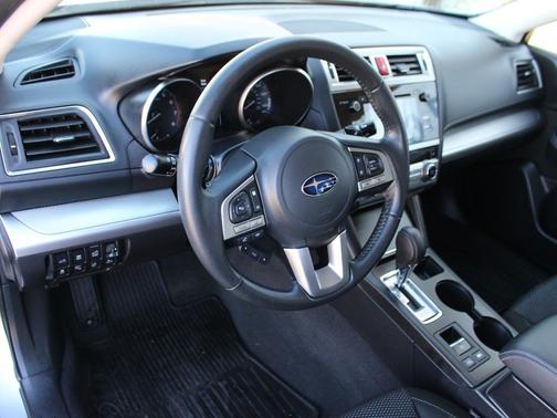 Ice Silver Metallic 2017 Subaru Outback 2.5i Premium