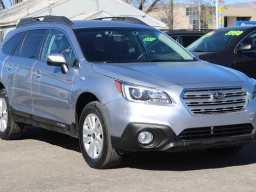 Ice Silver Metallic 2017 Subaru Outback 2.5i Premium