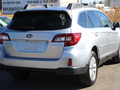 Ice Silver Metallic 2017 Subaru Outback 2.5i Premium