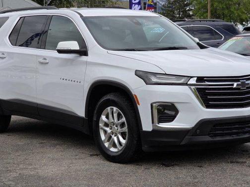 Iridescent Pearl Tricoat 2023 Chevrolet Traverse AWD 4dr LT Cloth w/1LT