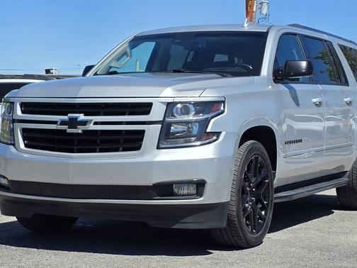 Silver Ice Metallic 2019 Chevrolet Suburban 4WD 4dr 1500 Premier