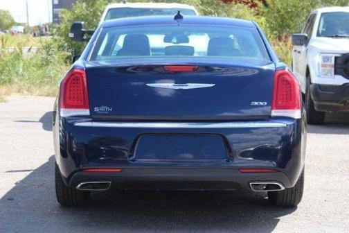 2016 Chrysler 300 Limited