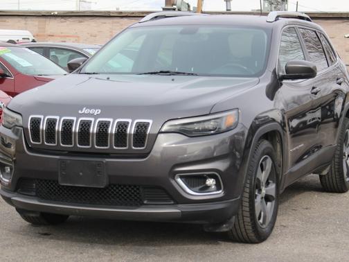 Diamond Black Crystal Pearlcoat 2019 Jeep Cherokee Limited FWD