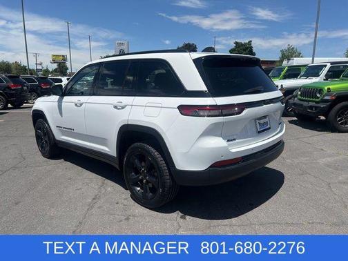 Bright White Clearcoat 2023 Jeep Grand Cherokee Limited
