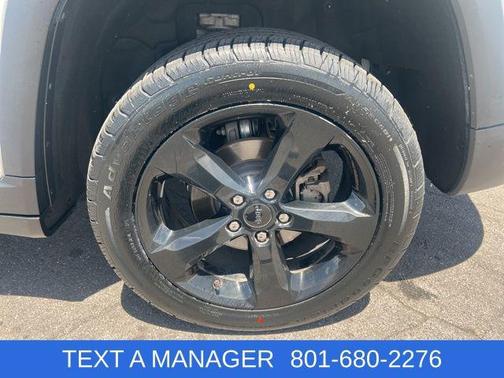 Bright White Clearcoat 2023 Jeep Grand Cherokee Limited