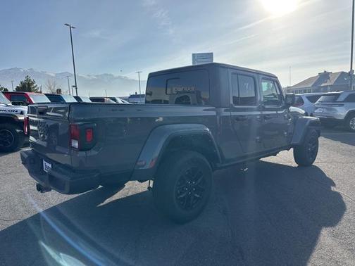 2022 Jeep Gladiator Altitude 4x4