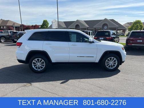 Bright White Clearcoat 2022 Jeep Grand Cherokee Laredo