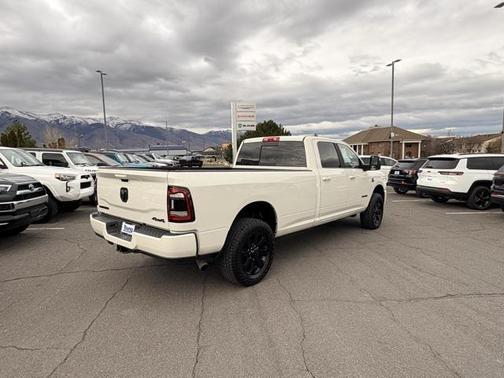 2024 RAM 3500 Laramie Crew Cab 4x4 8' Box