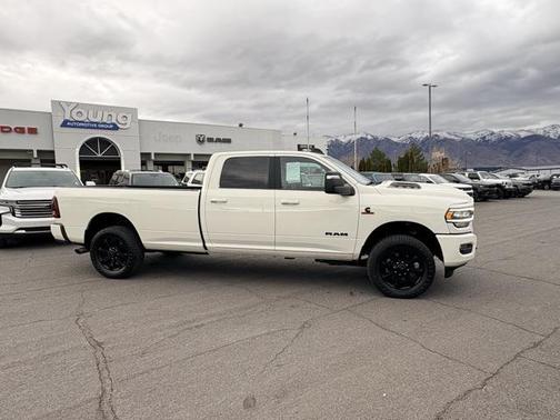 2024 RAM 3500 Laramie Crew Cab 4x4 8' Box