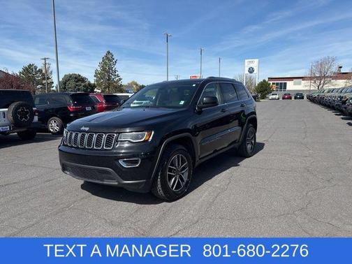 Diamond Black Crystal Pearlcoat 2020 Jeep Grand Cherokee Laredo