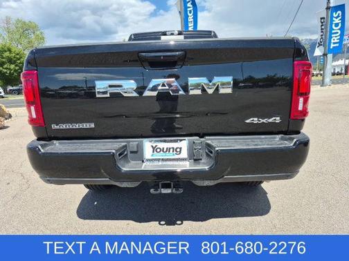 Diamond Black Crystal Pearlcoat 2026 RAM 3500 Laramie Crew Cab 4x4 8' Box