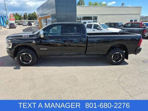 Diamond Black Crystal Pearlcoat 2026 RAM 3500 Laramie Crew Cab 4x4 8' Box