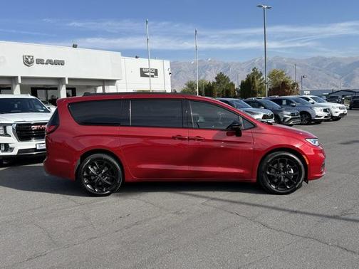 2026 Chrysler Pacifica L