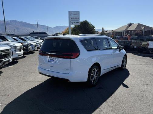 2026 Chrysler Pacifica L