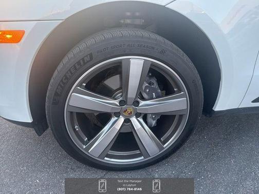 2025 Porsche Macan Base