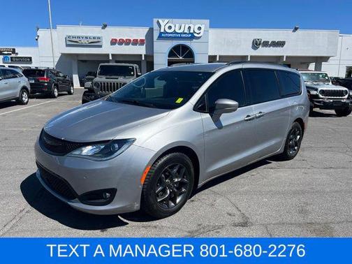 Billet Silver Metallic Clearcoat 2018 Chrysler Pacifica Touring-L Plus