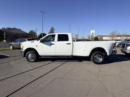 2023 RAM 3500 Tradesman Crew Cab 4x4 8' Box