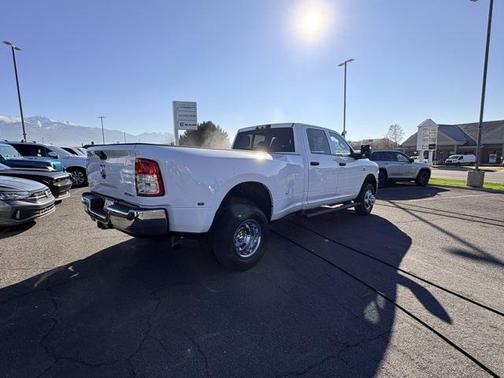 2023 RAM 3500 Tradesman Crew Cab 4x4 8' Box