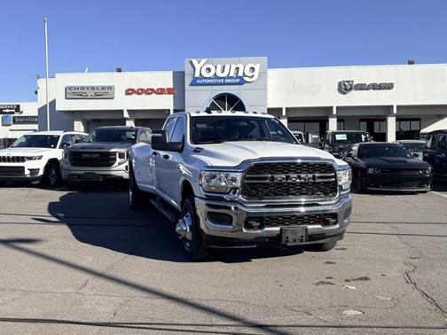 2023 RAM 3500 Tradesman Crew Cab 4x4 8' Box