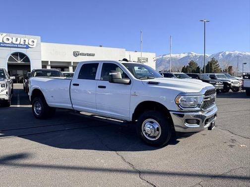 2023 RAM 3500 Tradesman Crew Cab 4x4 8' Box