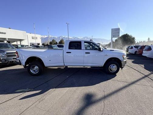 2023 RAM 3500 Tradesman Crew Cab 4x4 8' Box