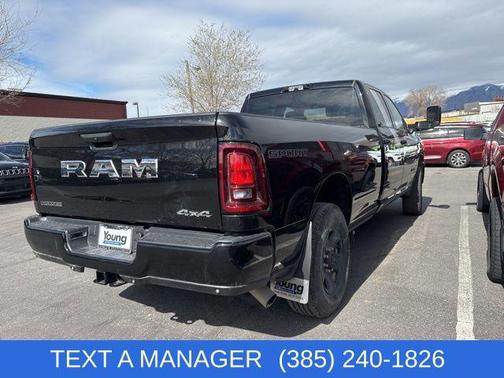 2022 RAM 3500 Big Horn Crew Cab 4x4 8' Box