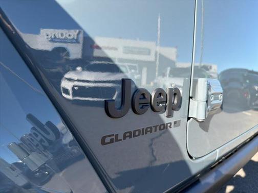 2025 Jeep Gladiator Nighthawk