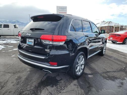 Diamond Black Crystal Pearlcoat 2021 Jeep Grand Cherokee Summit