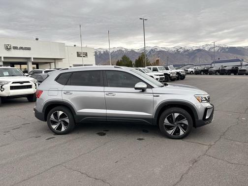 2024 Volkswagen Taos 1.5T SE