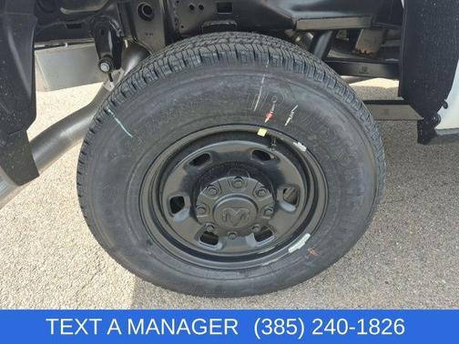 Bright White Clearcoat 2026 RAM 2500 Tradesman Crew Cab 4x4 6'4' Box