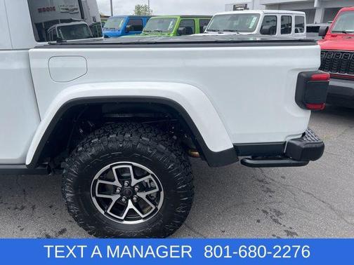 Bright White Clearcoat 2025 Jeep Gladiator Rubicon