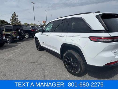 Bright White Clearcoat 2026 Jeep Grand Cherokee Altitude