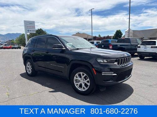 Diamond Black Crystal Pearlcoat 2024 Jeep Grand Cherokee Limited