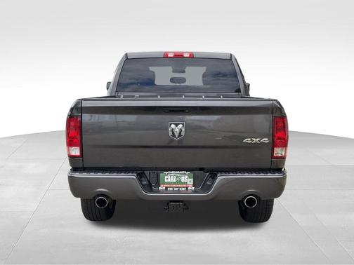 Brilliant Black Crystal Pearlcoat 2018 RAM 1500 Express