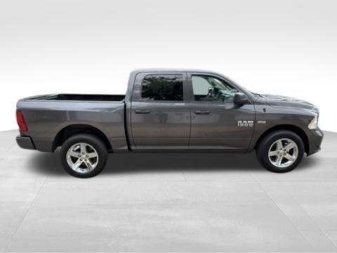 Brilliant Black Crystal Pearlcoat 2018 RAM 1500 Express