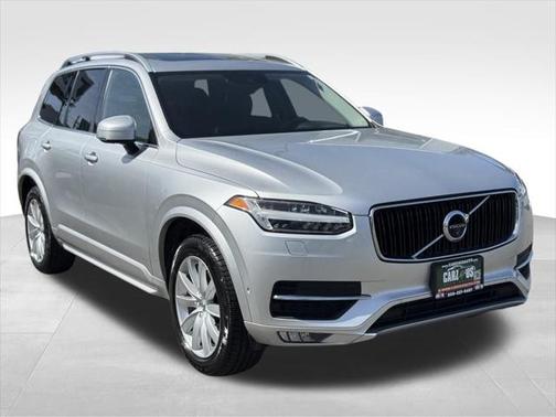 2016 Volvo XC90 T6 Momentum